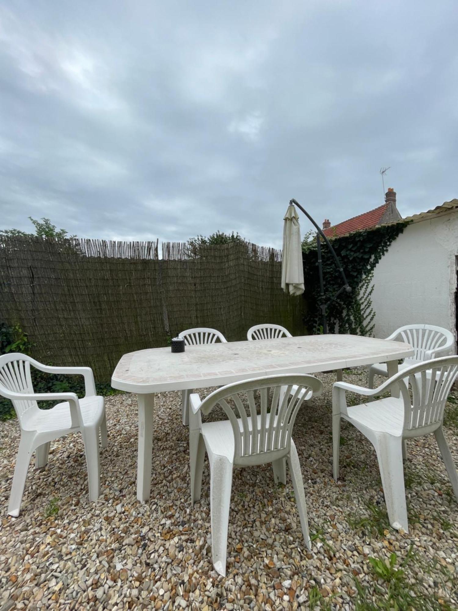 Famille Sabljak Marles-en-Brie ภายนอก รูปภาพ
